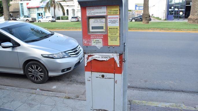 Piden el retiro de parquímetros