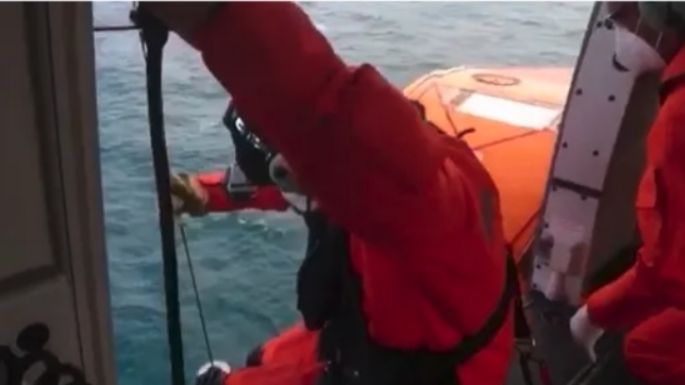 Aeroevacuaron a un tripulante de un buque pesquero que sufría un ACV