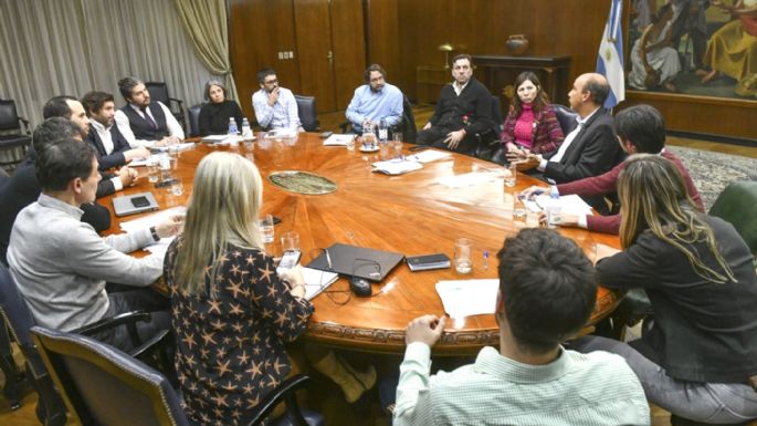 Batakis designó a su equipo y mantuvo la primera reunión del Gabinete Económico