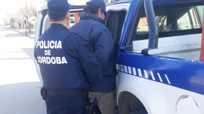 Detenido por merodear en un campo con cuatro perros
