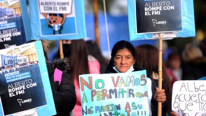 9J: protestas de la izquierda y de autoconvocados en la Plaza de Mayo y en varias provincias