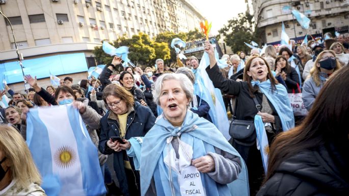 9J: protestas de la izquierda y de autoconvocados en la Plaza de Mayo y en varias provincias