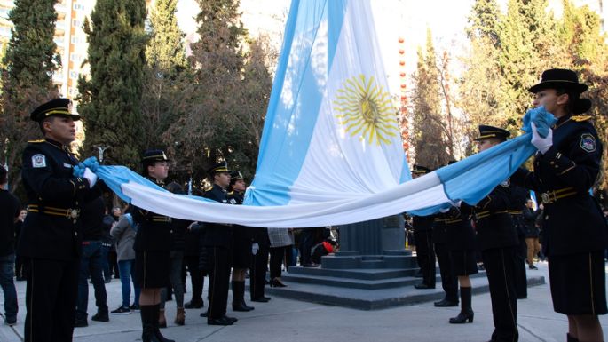 Con desfiles, peñas y actos oficiales, se celebró el Día de la Independencia en todo el país