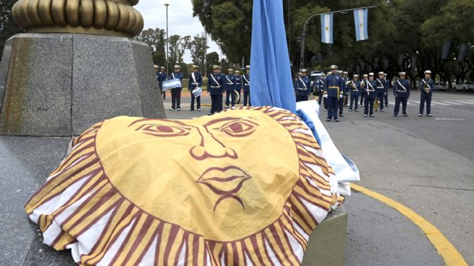 Con desfiles, peñas y actos oficiales, se celebró el Día de la Independencia en todo el país