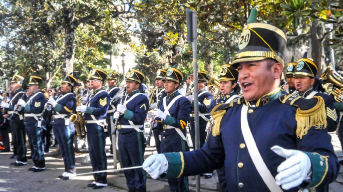 Con desfiles, peñas y actos oficiales, se celebró el Día de la Independencia en todo el país