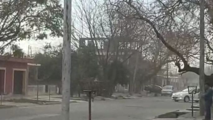 Árboles caídos, voladura de techos e incendios por el viento Zonda en Mendoza
