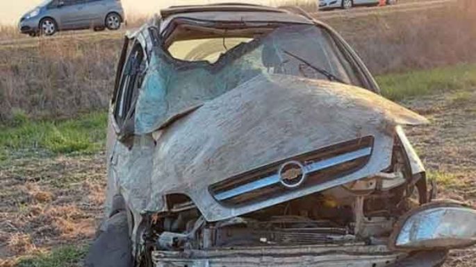 Murió un joven de 18 años y seis heridos al volcar un auto