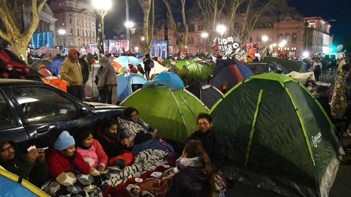 Piqueteros de izquierda acamparán hasta mañana en Plaza de Mayo