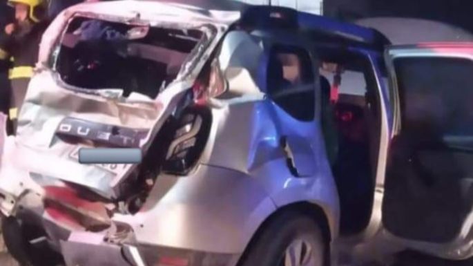 Un auto fue embestido desde atrás por un camión en la autopista