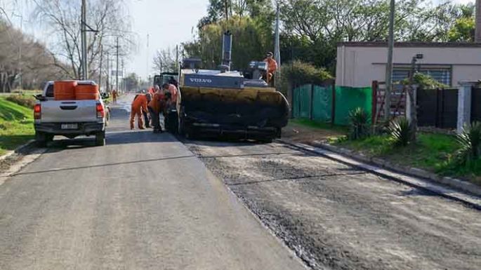 Avanza el asfaltado de calle Lago Argentino
