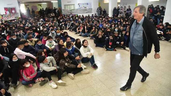 Con teatro, en tres secundarios buscaron hablar de adicciones