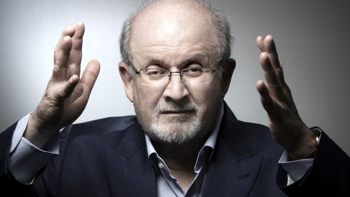 Salman Rushdie sigue con respirador artificial y su estado es grave