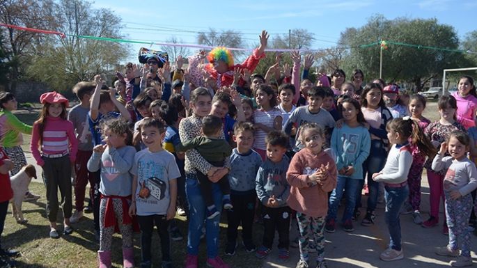 Con circo, música y juegos, niños y niñas festejaron su día
