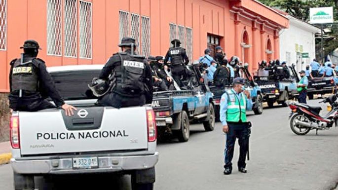 Hace 10 días que la Policía tiene cercado a un obispo