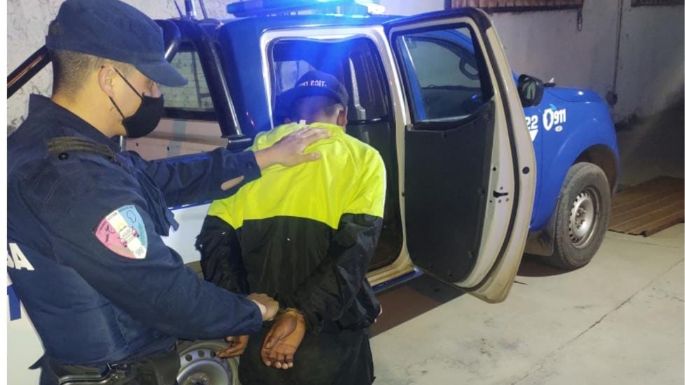 Joven fue detenido tras robar un parlante del interior de un auto