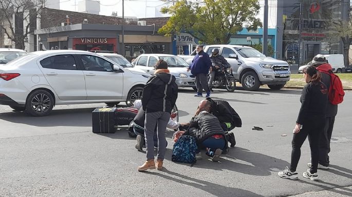 Choque entre una moto y un auto