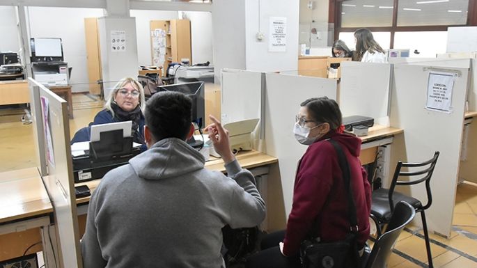 En medio año, en la ciudad, murieron 971 personas y nacieron 634