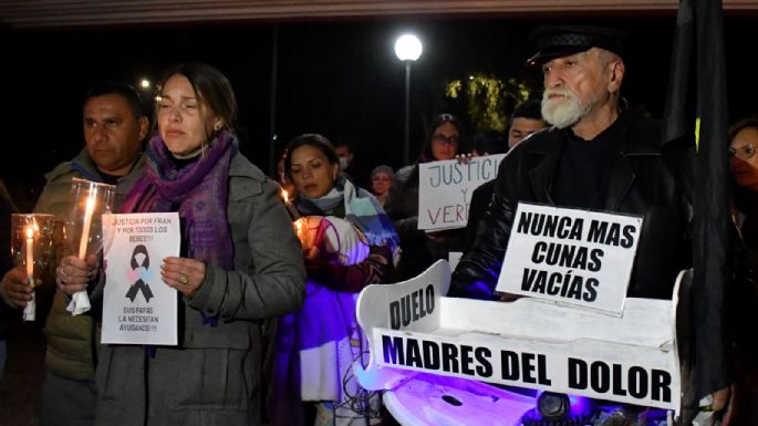 Marcha y reclamo frente a la Neonatal