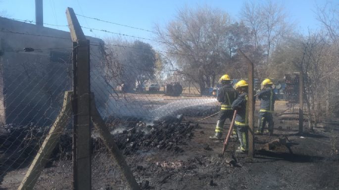 ULTIMO MOMENTO - Se registró un incendio en un depósito de la fábrica FADEPA
