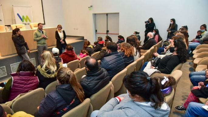 Entregaron órdenes de compra para materiales a 32 familias