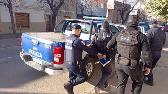 Dos “popes” entre los seis detenidos
