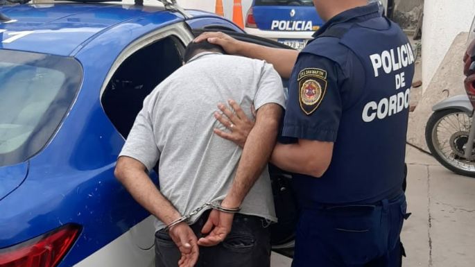 Amenazó de muerte a su expareja con un cuchillo