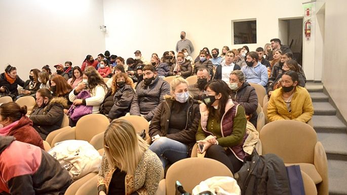 Empezaron a entregar materiales a familias que viven hacinadas