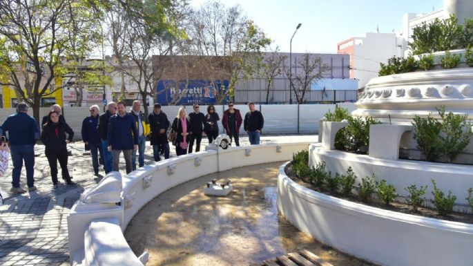 Comerciantes de la ciudad visitaron plaza Centenario junto al intendente