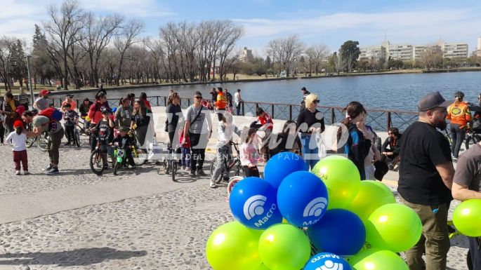 [GALERÍA DE FOTOS] En su día, niños y niñas disfrutan de una bicicleteada