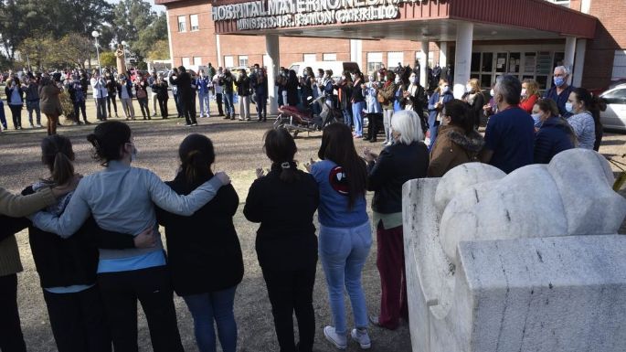 Personal de salud realizó un abrazo simbólico pidiendo solidaridad