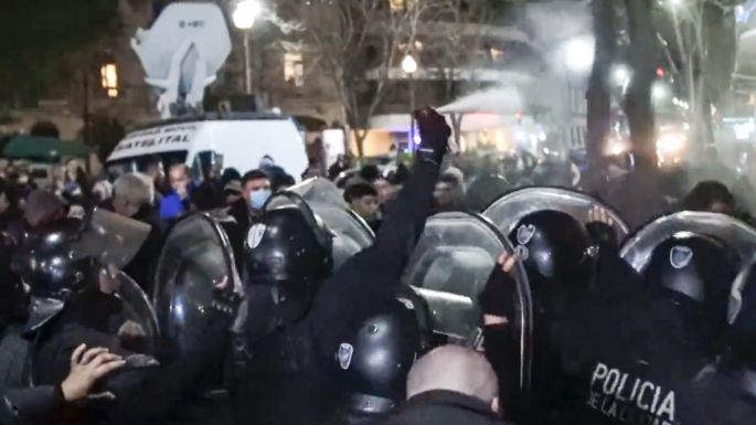 Cristina Kirchner denunció represión frente a su casa
