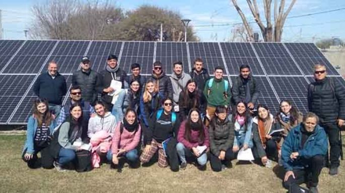 Estudiantes de la UNVM, en el Parque Solar