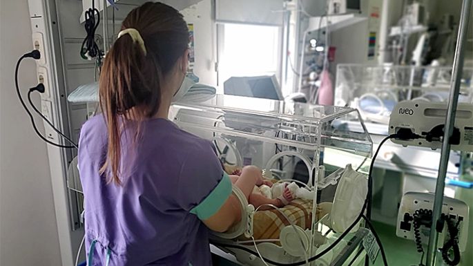 Un inusual procedimiento médico permitió salvar la vida de un bebé