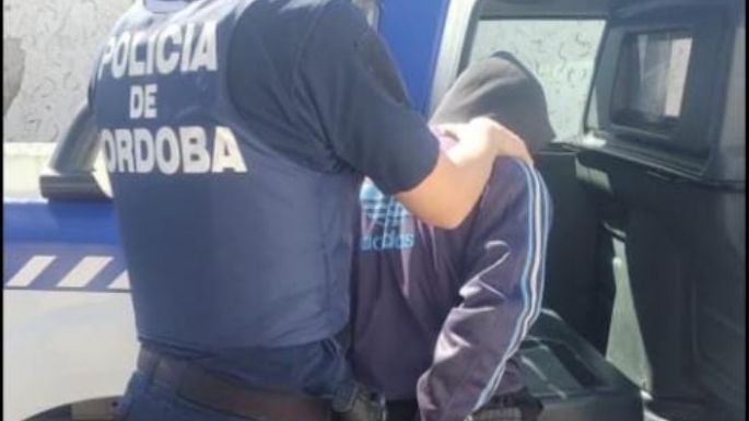 Rompió la ventanilla de un auto para robar y quedó detenido