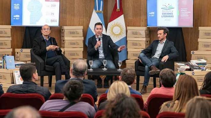 “Entregamos más de 8 mil libros  a instituciones de bien público”
