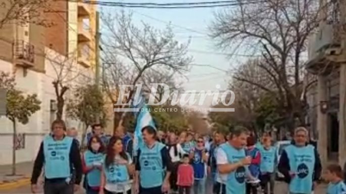Banderazo: cientos de docentes marcharon por un "salario digno"