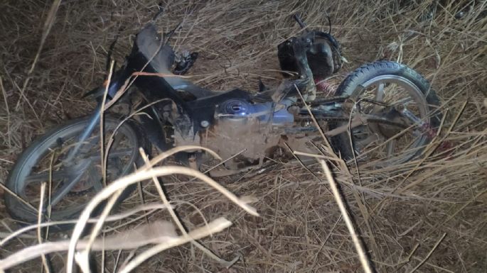 Un motociclista y su acompañante murieron tras chocar contra un auto