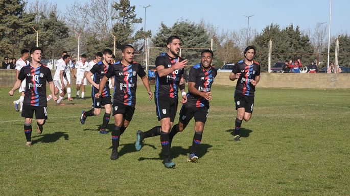 Universitario manda en soledad, Unión Social también es líder y se alejó Atlético Ticino