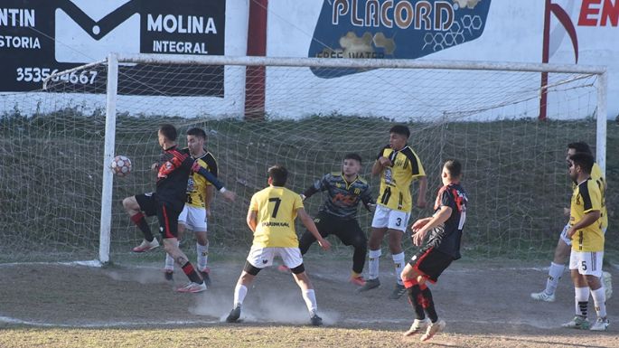Universitario manda en soledad, Unión Social también es líder y se alejó Atlético Ticino