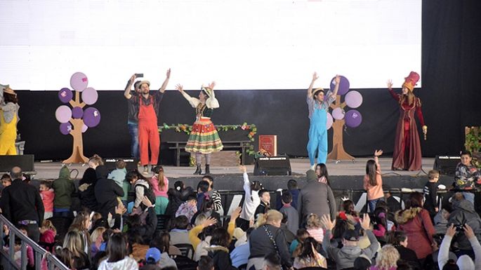 Los clásicos de Walsh pusieron  a los peques a cantar en el Anfi