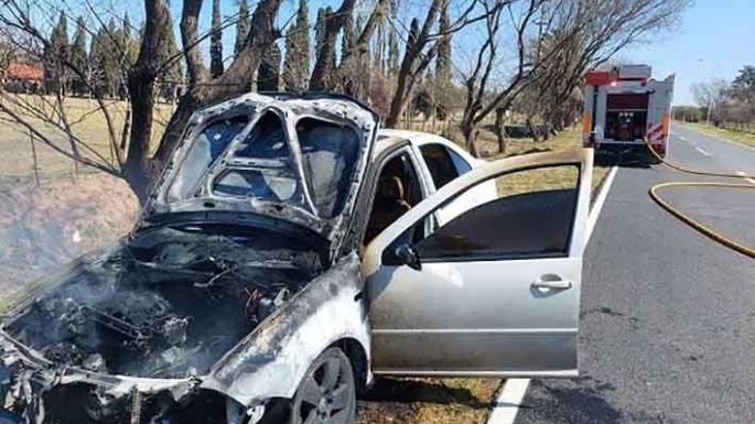 Se quemó un auto en ruta 2
