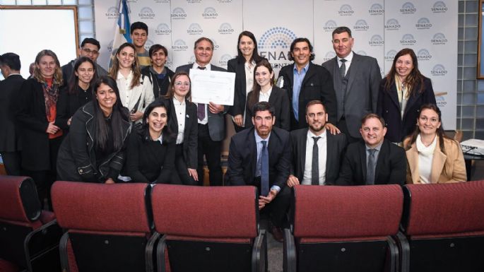 La ESIL recibió un reconocimiento en el Senado de la Nación