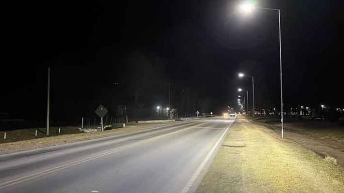 Dotaron de luminarias  una parte de la ruta 6