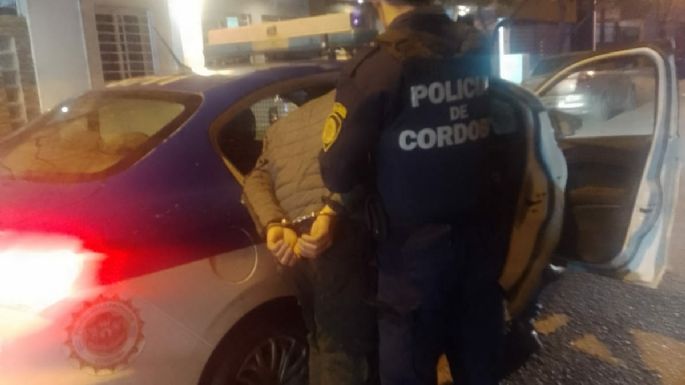 Detenido por agredir a su ex pareja en la vía pública