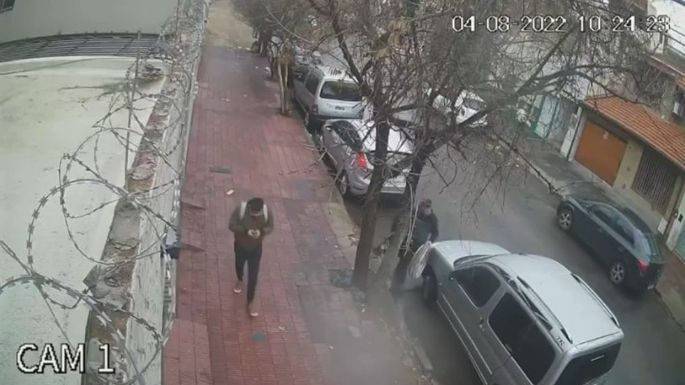 Le robaron la silla de ruedas a una joven con discapacidad
