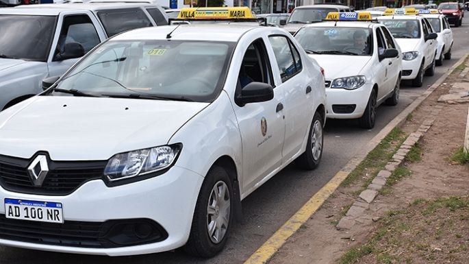 Gómez pide que se restituyan licencias
