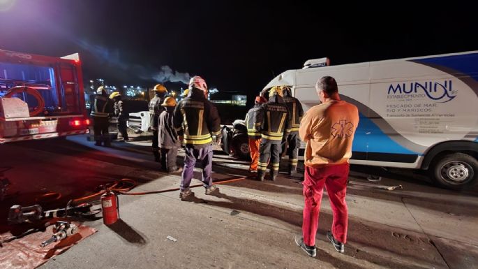 Utilitario chocó contra un camión y el conductor sufrió lesiones leves