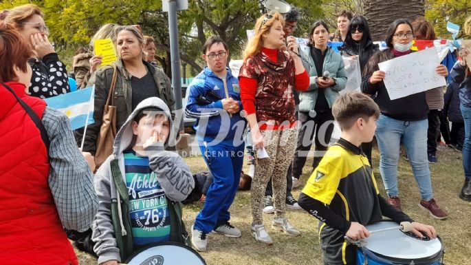 Prestadores de salud de personas con discapacidad reclaman frente al Concejo