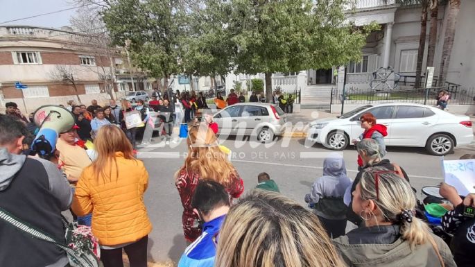 Prestadores de salud de personas con discapacidad reclaman frente al Concejo