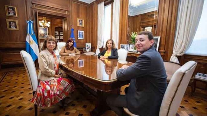 Se suman voces a favor de Cristina